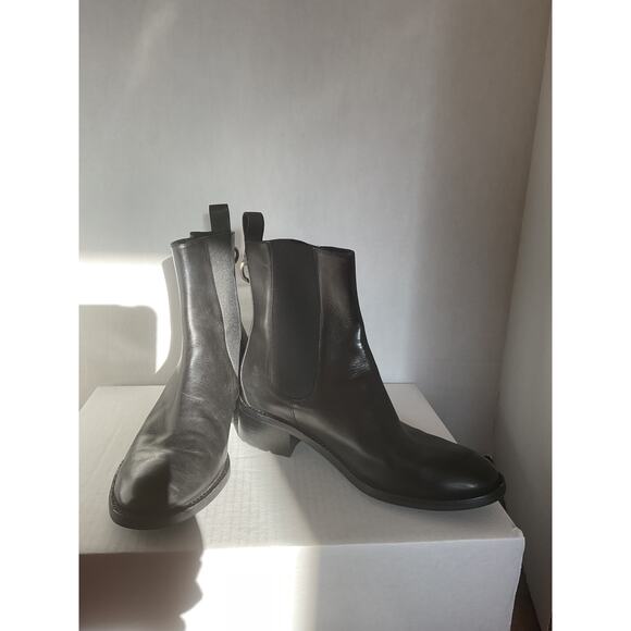 Cole Haan - Newburg - Waterproof Black Leather Ankle Boot w/ Nike Air - 7.5B - Picture 2 of 10